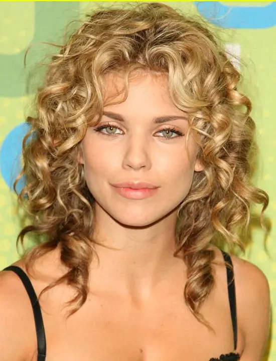 Top 23 Beautiful Hairstyles For Curly Hair to Inspire You