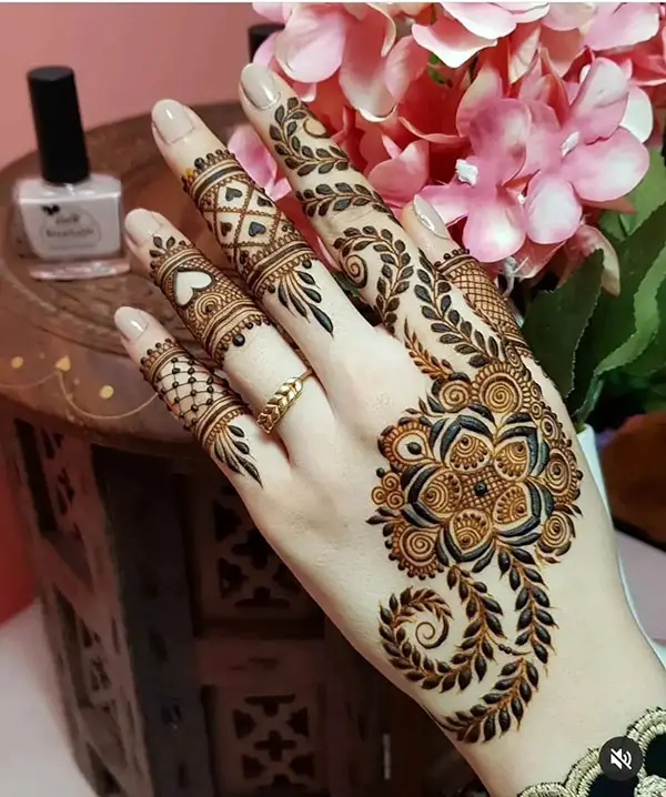 Top 25+ Eye Catching Arabic Mehndi Designs - Latest Collection