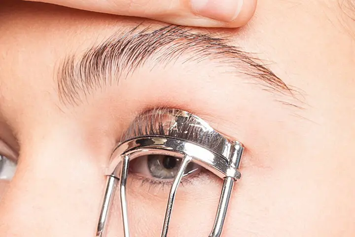 Eyelash curling