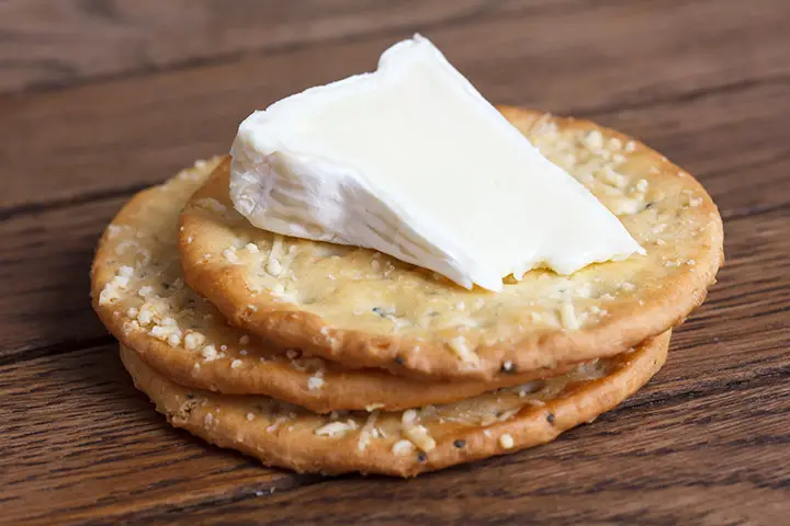 crackers with cheese