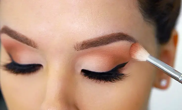 blend eyeshadow