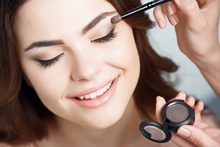 Applying Eye Shadow