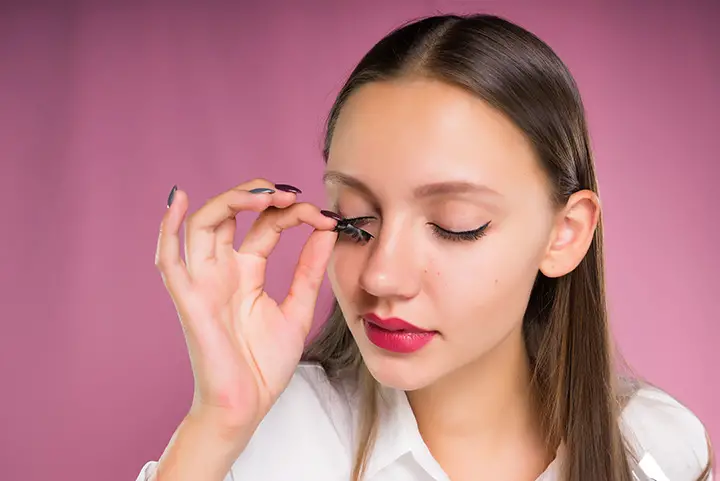 How to Remove False Eyelashes