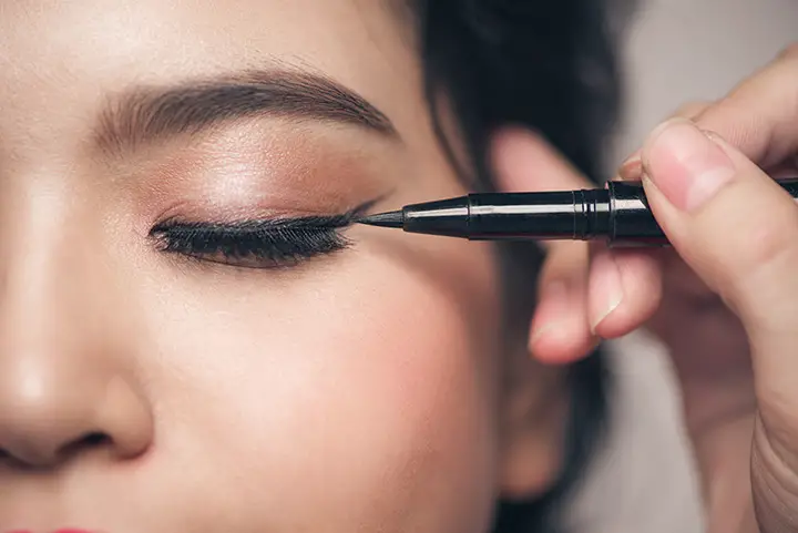 Right Application of a Black Eyeliner