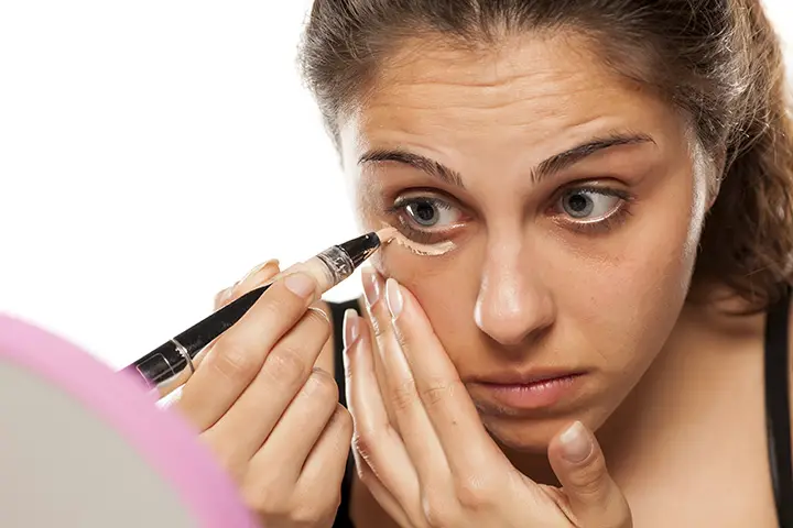 Use Concealer to Cover Dark Circles