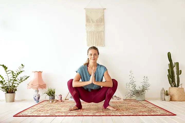 squatting pose for hemorrhoid relief