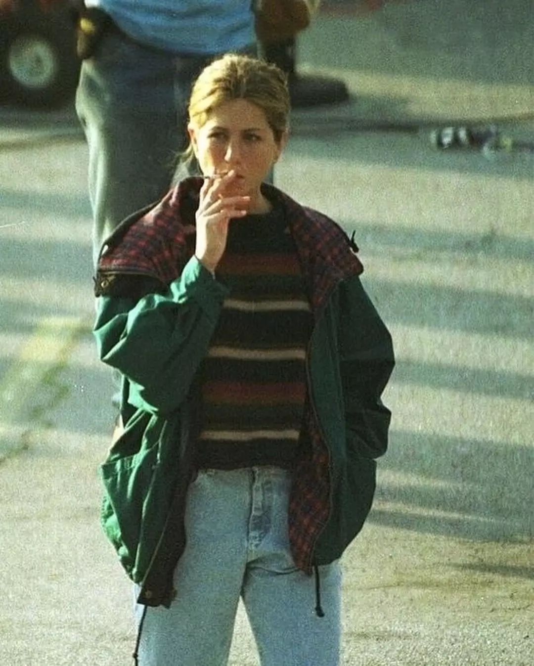 Jennifer Aniston smoke