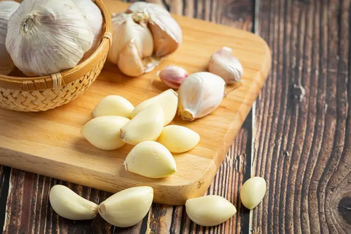 eating raw garlic for warts