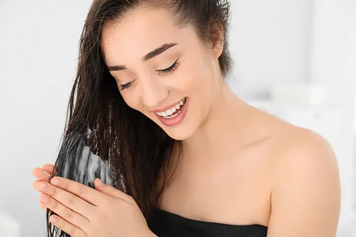 how to moisturize your hair naturally