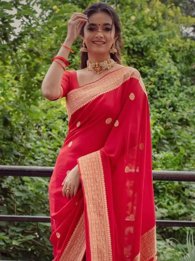 cropped-Keerthy-Suresh-in-bright-red-saree.jpg