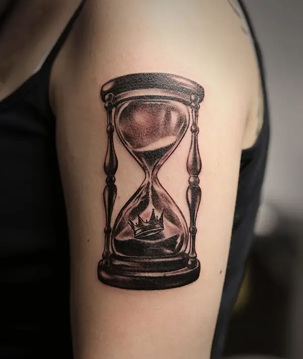 Hourglass with a Crown Inside