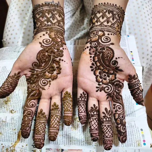 Small Mehndi Motifs to Grace The Hands