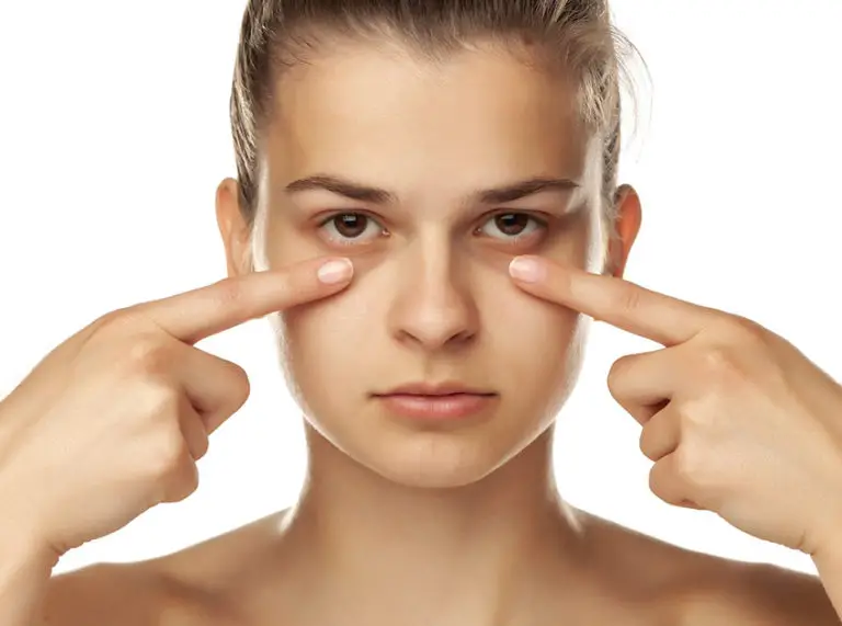 10 Simple Homemade DIY Eye Masks For Removing Dark Circles