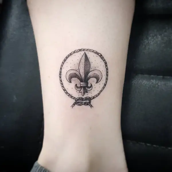 Fleur-De-Lis inside a Circle Tattoo
