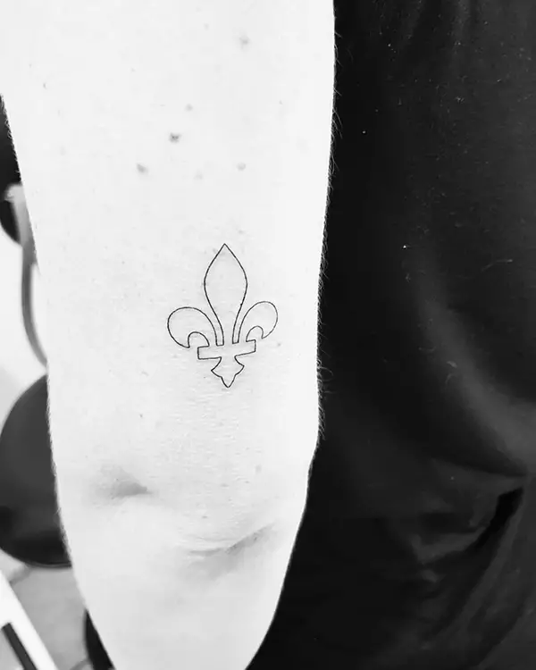 Outline Fleur-De-Lis Tattoo Design