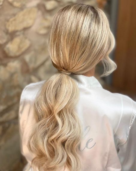 Loose Wavy Ponytail