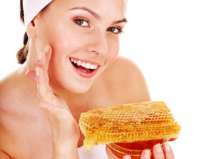 12 Amazing Beauty Benefits Of Honey For Skin And Hair