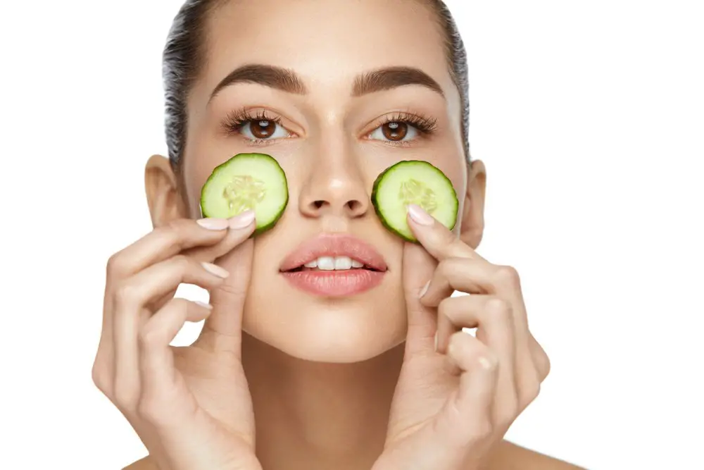 do cucumbers help dark circles