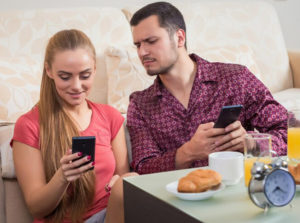 How Cell Phones Can Ruin Your Relationship?