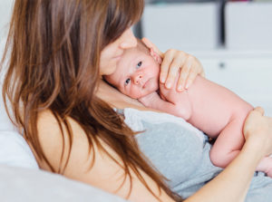 benefits of skin to skin contact with baby