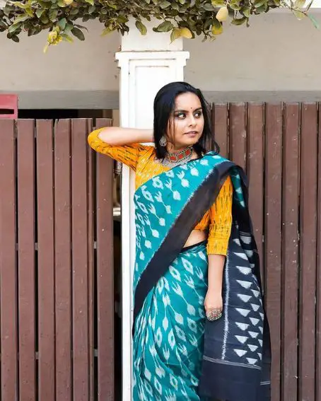 Elbow Sleeve Blouse Design For Ikkat Saree