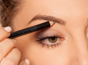 How to Use Eyebrow Pencil to Shape Eyebrows