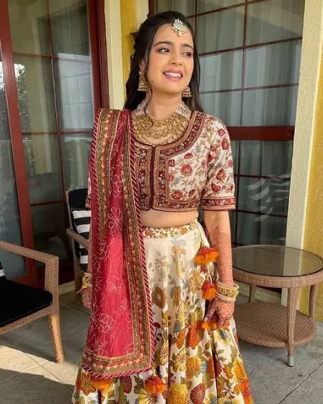 Hand-painted Floral Motif Bridal Blouse Design