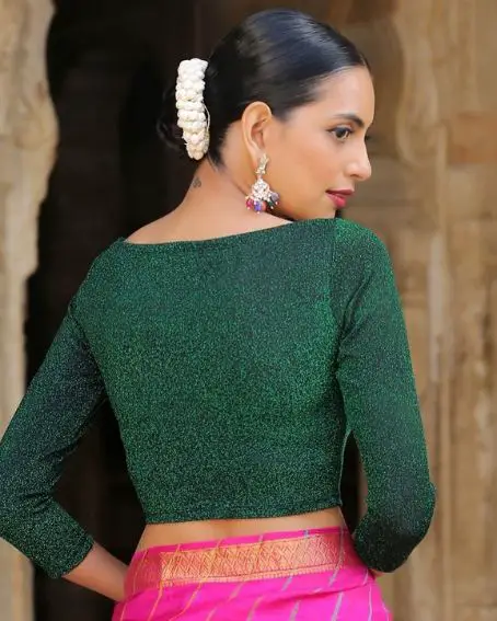 Pink Saree With The Emerald Green Stretchy Blouse Design