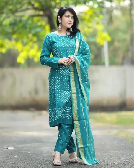 Bandhani Print Classy Boat Neck Kurti