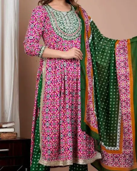 Beautiful Printed Pattern Naira Cut Kurti Set