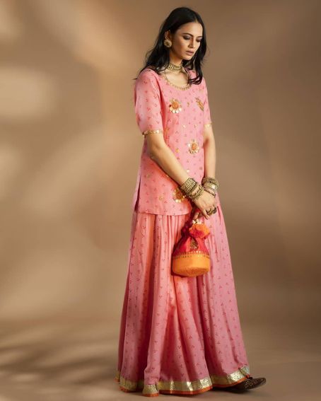 Bhandani Print Hand Embroidery Short Sleeve Kurti