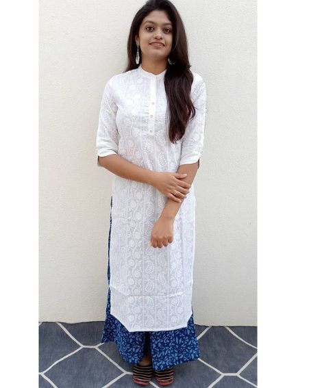 Chinese Collar Neck Style with Sweetheart Cut Sleeves