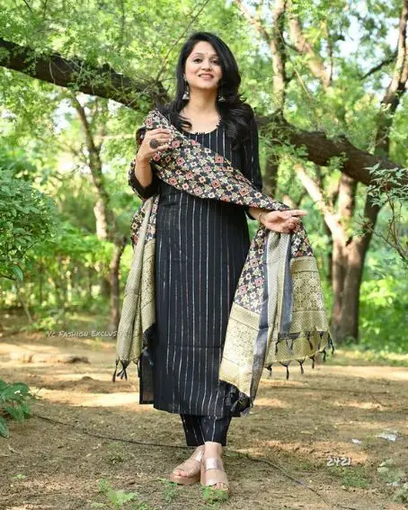 Classy Black Striped Kurti with Khadi Silk Printed Dupatta
