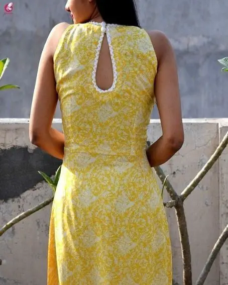 Drop-Shaped Back Neck Design with Lace Border