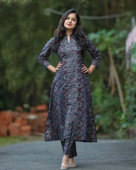 Front Cut Half Slit Collar Neck Kurti