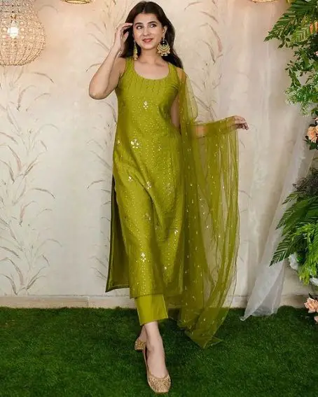 Green Sleeveless Long Kurti with a Cigarette Pant