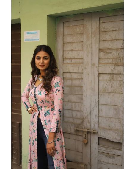 Handmade Button Detailing Front Cut Kurti