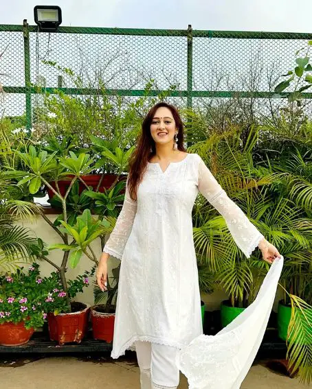 Loveable Plain White Chanderi Cotton Kurti Set Design