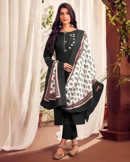 Lovely Black Plain Kurti with Printed Dupatta