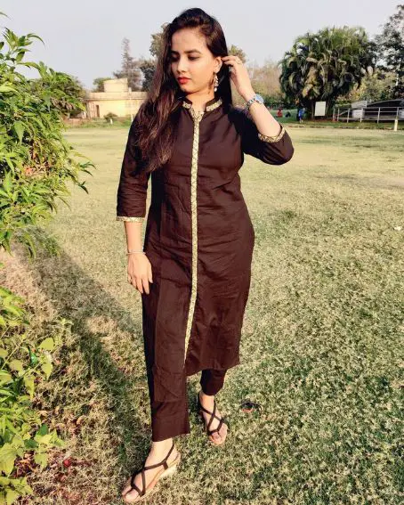Mandarin Neck with Golden Embroidery Lace Kurti