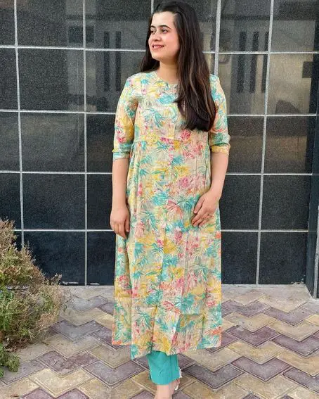 Multicolor Prity Long Kurti with Green Narrow Pants