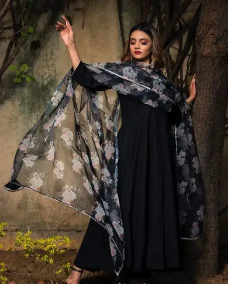 Plain Black Long Kurti with Silk Floral Pattern Dupatta