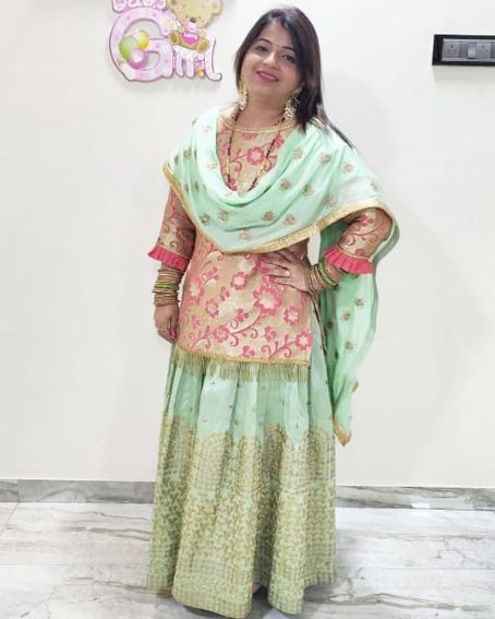 Pleated Sleeve Short Kurti with Embroidery Skirt