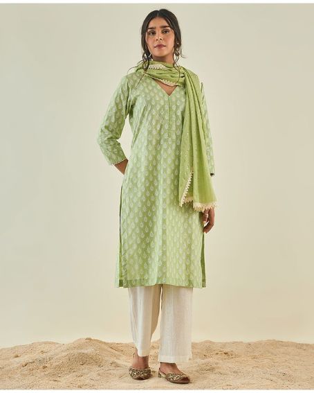 Potli Button on Front Green V Neck Kurti