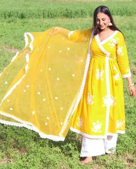 Pure Cotton Fabric with White Lacework Detailing on the Neck