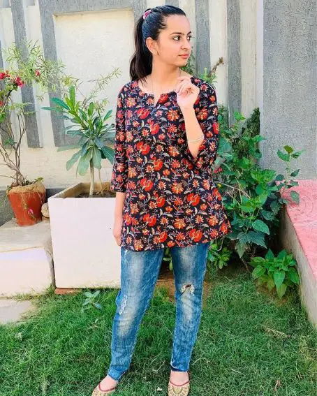 Red Designed Black Elbow Sleeve Kurti