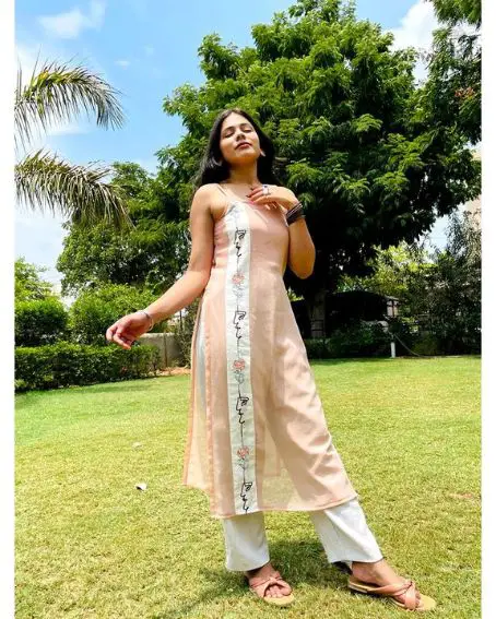 Rose Motif Hand Embroidery Kurti