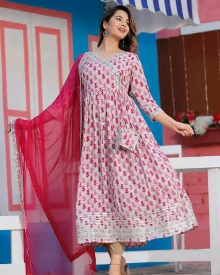 Side Laktan Neck Embroidery Kurti