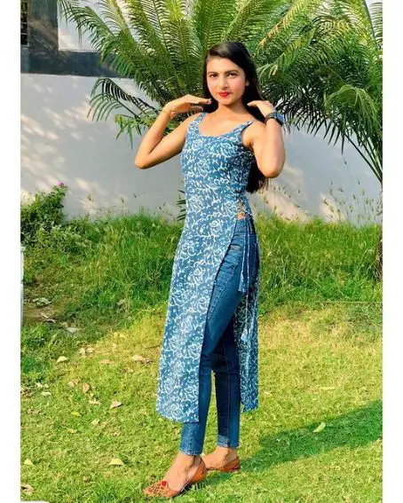 Buy Blue Printed Bubble Crepe Sleeveless Front Slit Kurti Online in India |  Colorauction