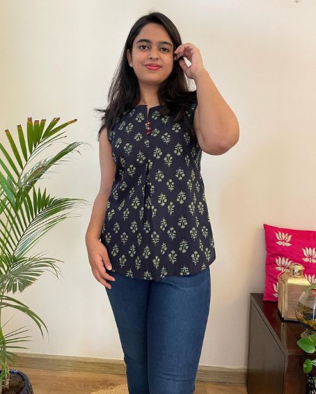 Sleeveless Light Fabric Short Cotton Kurti